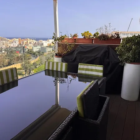 Luxury Penthouse With Large Terrace & Heated Jacuzzi *