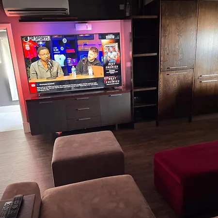 Luxury Penthouse With Large Terrace & Heated Jacuzzi Apartment