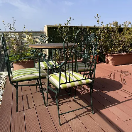Luxury Penthouse With Large Terrace & Heated Jacuzzi *